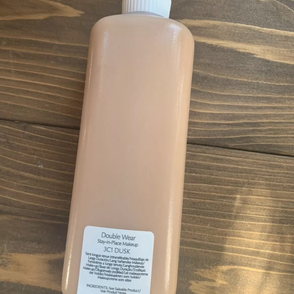 6.7 Estée Lauder Double Wear Foundation Dusk 3c1